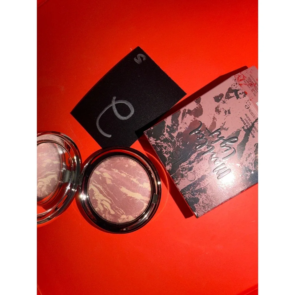 Ciate London Marbled Light Blusher Halo Illuminating Baked Powder Face